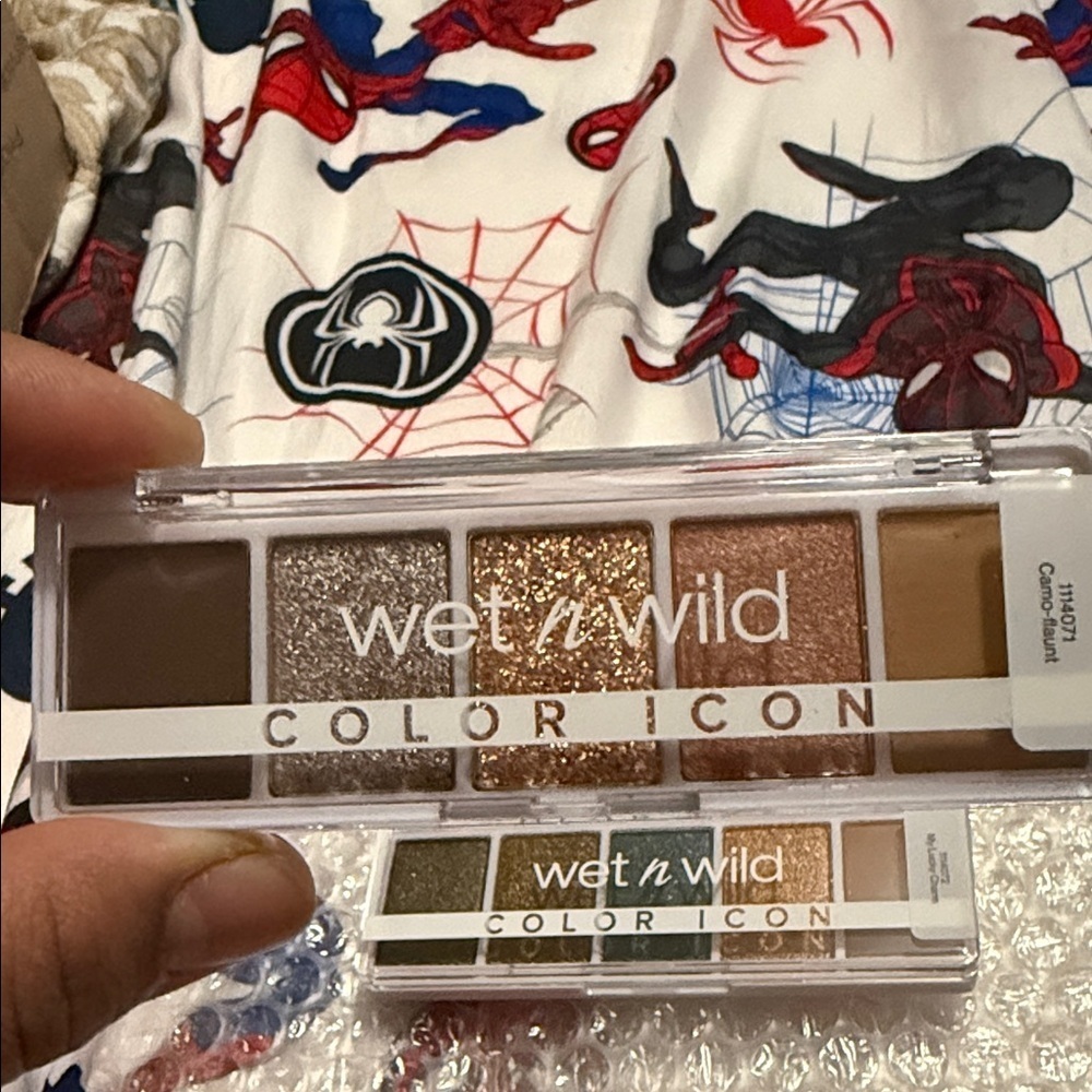 2 Wet n Wild Color Icon Eyeshadow Palette - Brown, Silver, Gold